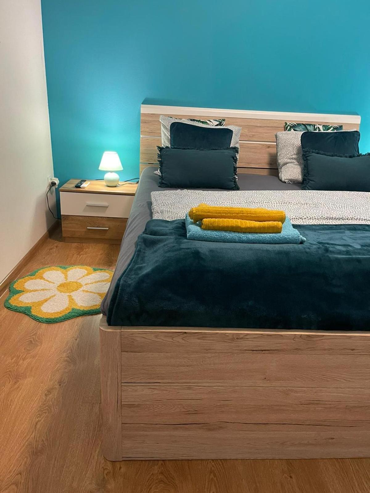 Velky Apartman Apartment Bratislava Bagian luar foto